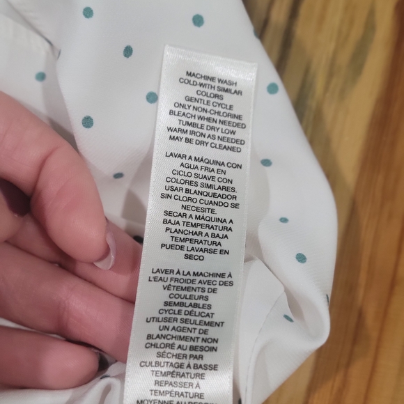 White House Black Market Floral Sleeveless Blouse - White & Blue Flowers SZ. 12 - Picture 7 of 7